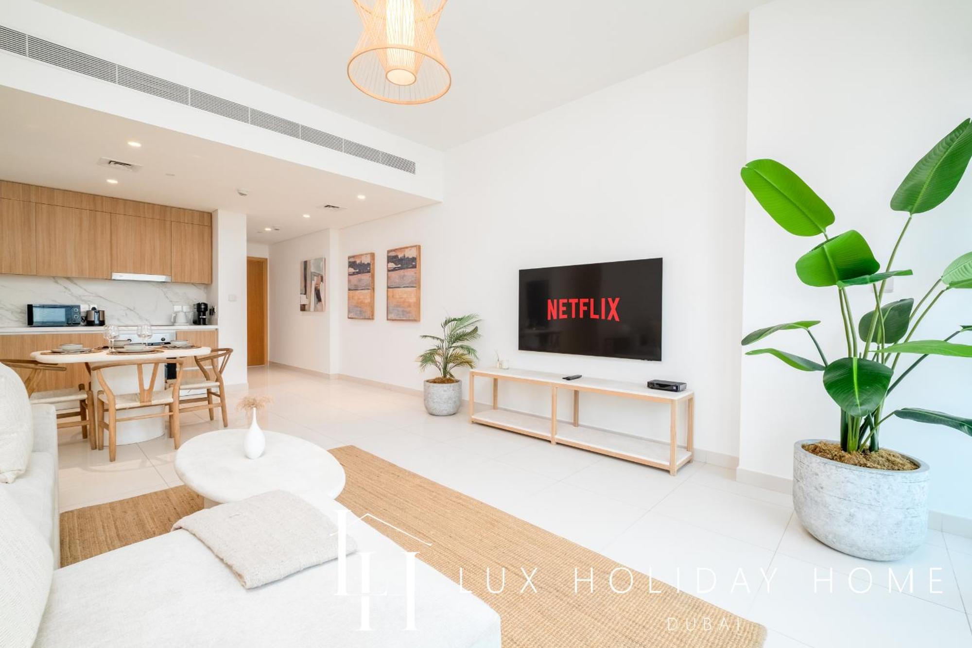 Lux The Vista Eye View Apartment